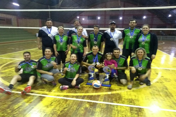 Foto - Amigos do Vôlei é campeão municipal