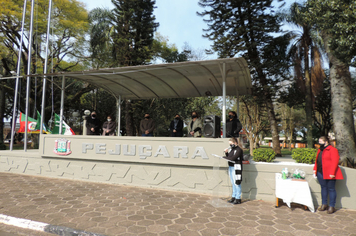 Foto - Ato de abertura da Semana da Pátria homenageia pracinhas e Grupo Girassol