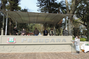 Foto - Ato de abertura da Semana da Pátria homenageia pracinhas e Grupo Girassol