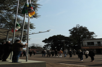 Foto - Ato de abertura da Semana da Pátria homenageia pracinhas e Grupo Girassol