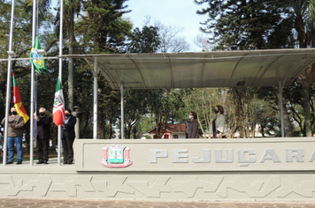 Foto - Ato de abertura da Semana da Pátria homenageia pracinhas e Grupo Girassol