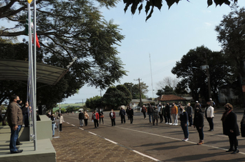 Foto - Ato de abertura da Semana da Pátria homenageia pracinhas e Grupo Girassol