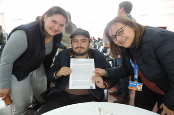 Foto - Ato marca entrega de 34 casas aos beneficiários do loteamento Caminho das Palmeiras