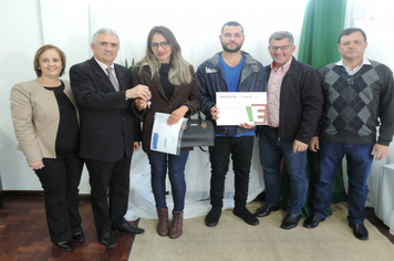 Foto - Ato marca entrega de 34 casas aos beneficiários do loteamento Caminho das Palmeiras