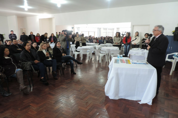 Foto - Ato marca entrega de 34 casas aos beneficiários do loteamento Caminho das Palmeiras