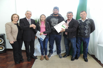 Foto - Ato marca entrega de 34 casas aos beneficiários do loteamento Caminho das Palmeiras