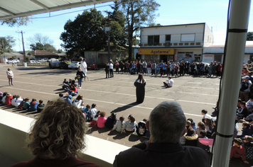 Foto - Ato oficial marca abertura da programação da Semana da Pátria em Pejuçara