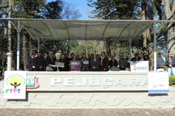 Foto - Ato oficial marca abertura da programação da Semana da Pátria em Pejuçara