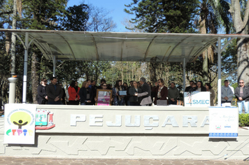 Foto - Ato oficial marca abertura da programação da Semana da Pátria em Pejuçara