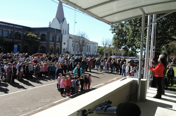 Foto - Ato oficial marca abertura da programação da Semana da Pátria em Pejuçara