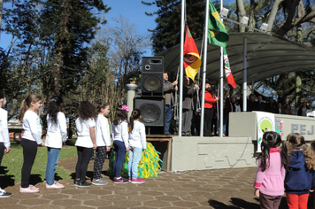 Foto - Ato oficial marca abertura da programação da Semana da Pátria em Pejuçara