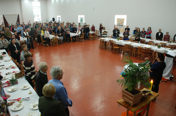 Foto - Celebração à vida e as amizades no almoço dos Idosos de Pejuçara