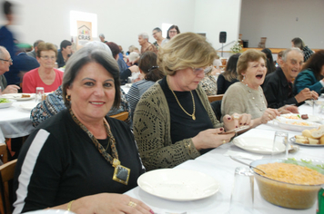 Foto - Celebração à vida e as amizades no almoço dos Idosos de Pejuçara