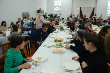 Foto - Celebração à vida e as amizades no almoço dos Idosos de Pejuçara