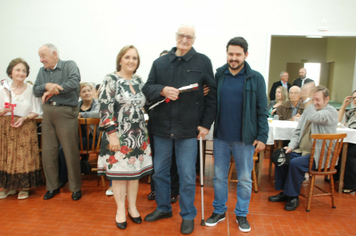 Foto - Celebração à vida e as amizades no almoço dos Idosos de Pejuçara