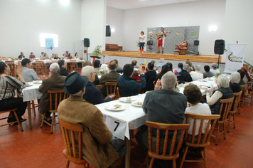 Foto - Celebração à vida e as amizades no almoço dos Idosos de Pejuçara