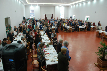 Foto - Celebração à vida e as amizades no almoço dos Idosos de Pejuçara