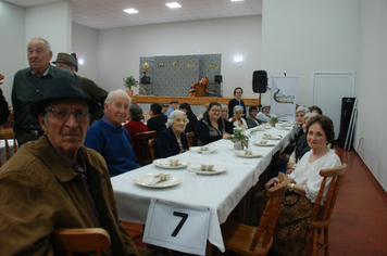 Foto - Celebração à vida e as amizades no almoço dos Idosos de Pejuçara