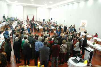 Foto - Celebração à vida e as amizades no almoço dos Idosos de Pejuçara