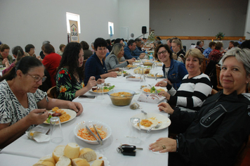 Foto - Celebração à vida e as amizades no almoço dos Idosos de Pejuçara