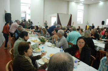 Foto - Celebração à vida e as amizades no almoço dos Idosos de Pejuçara