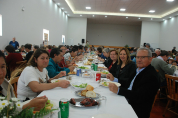 Foto - Celebração à vida e as amizades no almoço dos Idosos de Pejuçara