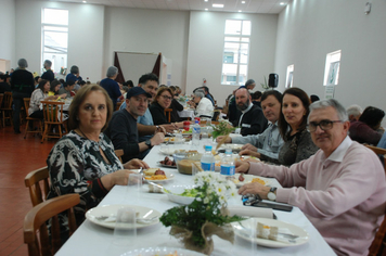 Foto - Celebração à vida e as amizades no almoço dos Idosos de Pejuçara