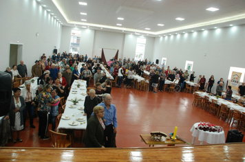 Foto - Celebração à vida e as amizades no almoço dos Idosos de Pejuçara