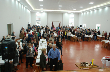 Foto - Celebração à vida e as amizades no almoço dos Idosos de Pejuçara