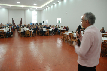 Foto - Celebração à vida e as amizades no almoço dos Idosos de Pejuçara