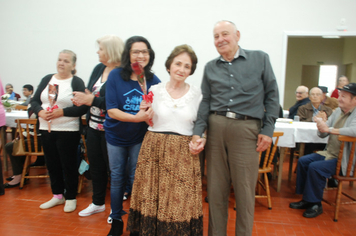 Foto - Celebração à vida e as amizades no almoço dos Idosos de Pejuçara