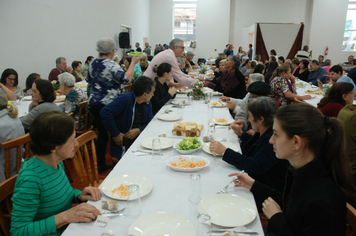 Foto - Celebração à vida e as amizades no almoço dos Idosos de Pejuçara