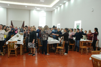 Foto - Celebração à vida e as amizades no almoço dos Idosos de Pejuçara