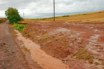 Foto - chuva e vento estragos