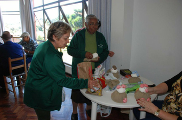 Foto - CONFECÇÃO DE FUXICO