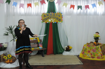 Foto - Cras realiza festa junina de integração entre grupos de idosos