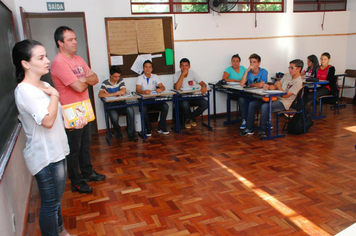 Foto - DENGUE: visita nas Escolas