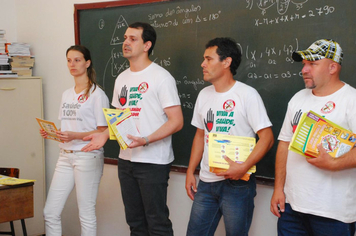 Foto - DENGUE: visita nas Escolas