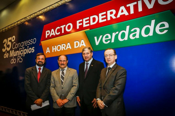 Foto - DIRETORIA DA FAMURS E 35º CONGRESSO PORTO ALEGRE