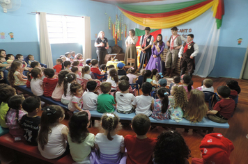 Foto - Emei Maria Schuster abre programação da Semana Farroupilha