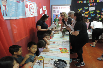 Foto - Emei realiza 1ª Feira de pequenos artistas e grandes cientistas