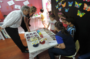 Foto - Emei realiza 1ª Feira de pequenos artistas e grandes cientistas