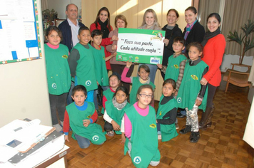 Foto - Entrega das Placas de Educação Ecológica