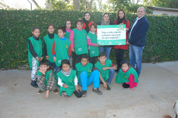 Foto - Entrega das Placas de Educação Ecológica