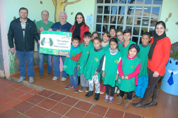 Foto - Entrega das Placas de Educação Ecológica