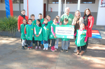 Foto - Entrega das Placas de Educação Ecológica