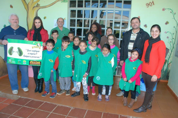 Foto - Entrega das Placas de Educação Ecológica