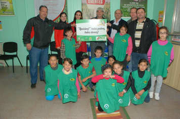 Foto - Entrega das Placas de Educação Ecológica