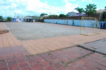 Foto - ESCOLA MUNICIPAL pintura e quadra esportiva