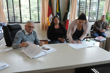 Foto - Executivo recebe repasse de recursos da Câmara para enfrentamento à Coronavírus